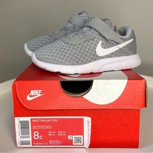 NIKE TANJUN Toddler Sneaker, Size 8C, color wolf grey & white